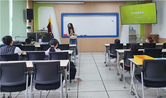 무주 부남초등학교, 소통의 벽 허무는 ‘전교생 수어교육’ 진행